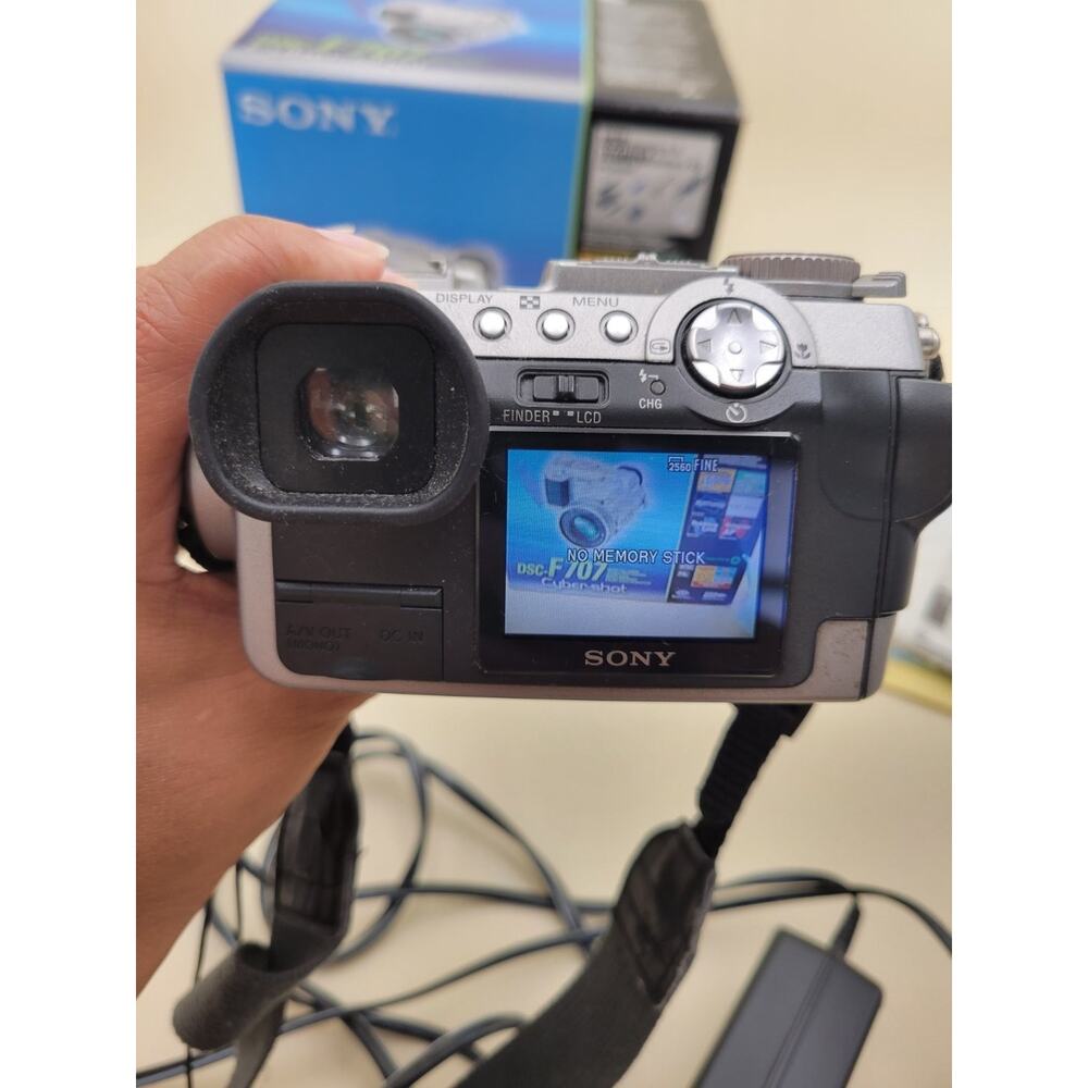 Sony Cyber-shot DSC-F707 Digital Camera 5.0MP Carl Zeiss NightShot Swivel Box - Picture 6 of 16